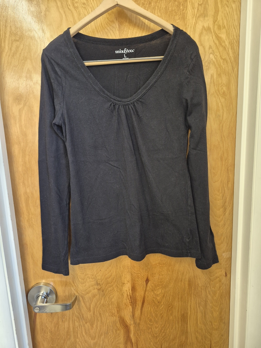 mix&co. Black Long-Sleeve Scoop Neck Tee